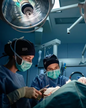 dra leache en quirofano